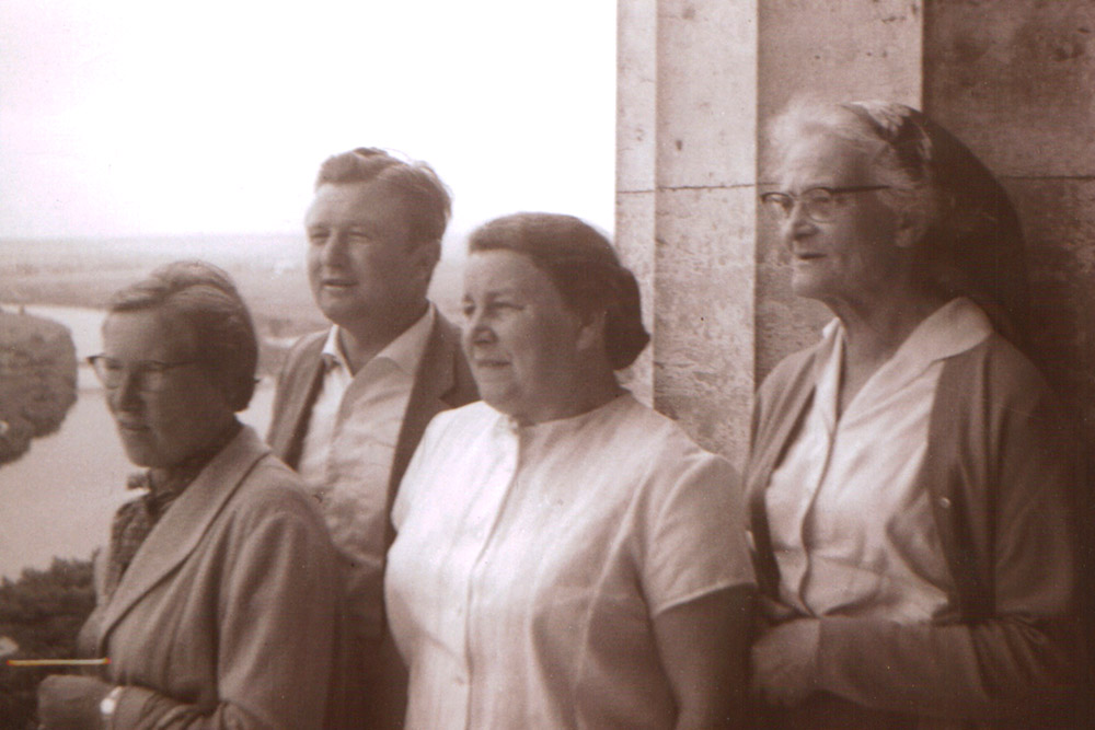 Die erste Frau im Crailsheimer Gemeinderat nach 1945: Julie Pöhler (re.), hier bei einem Ausflug des Teams der Schulspeisung 1963